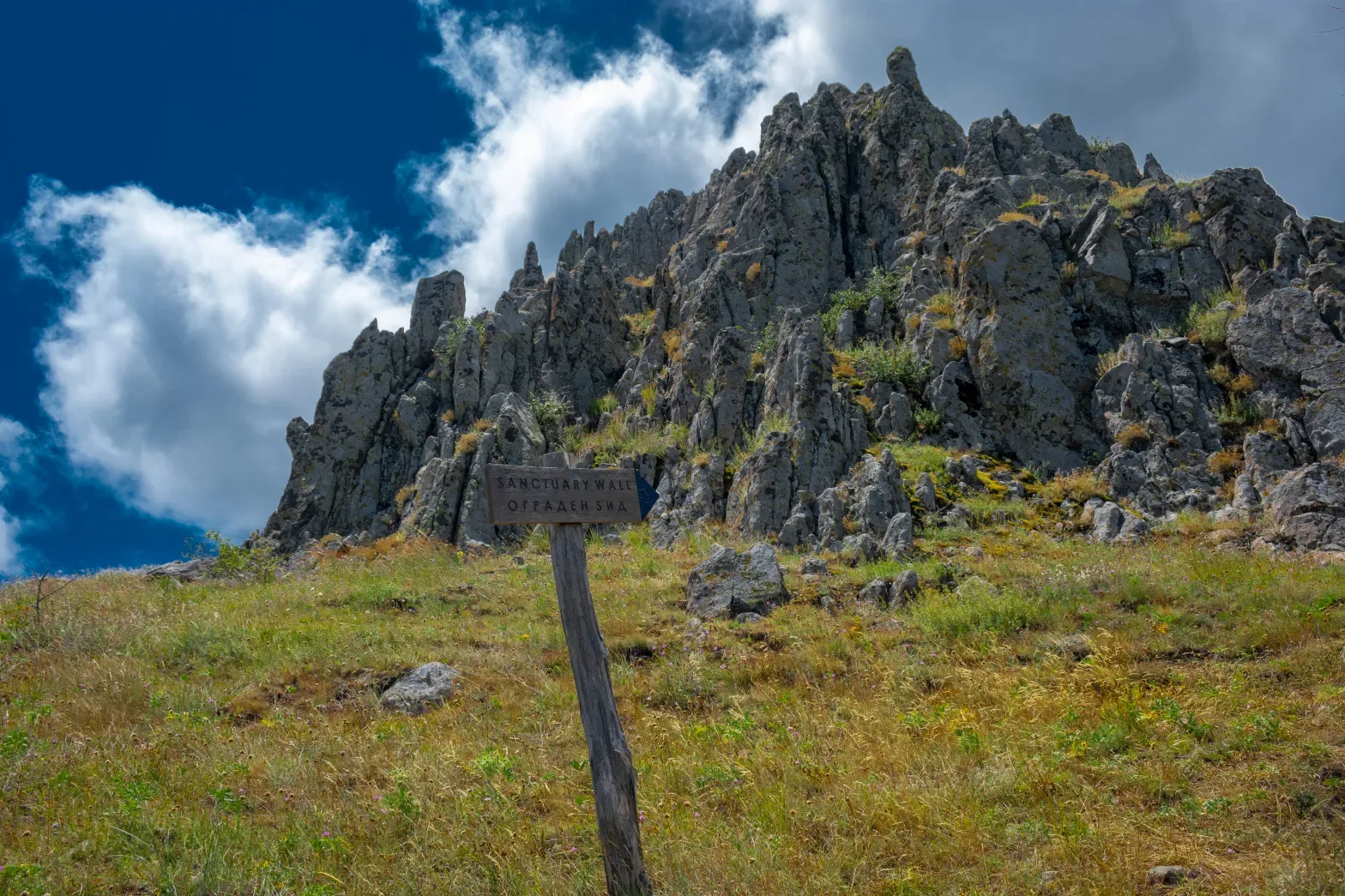 The signposted trail below the rock spine of Tatichev Kamen